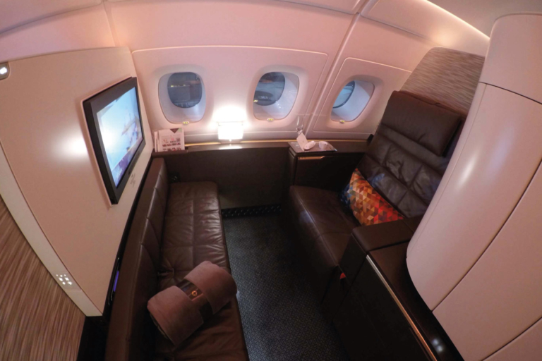 The Residence, the most expensive flight in the world JET MAN PAY