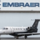 Embraer, se proyecta en lo sostenible y sorprende a los ingenieros aeronáuticos con aeronaves que prometen ser el futuro de la aviación. 